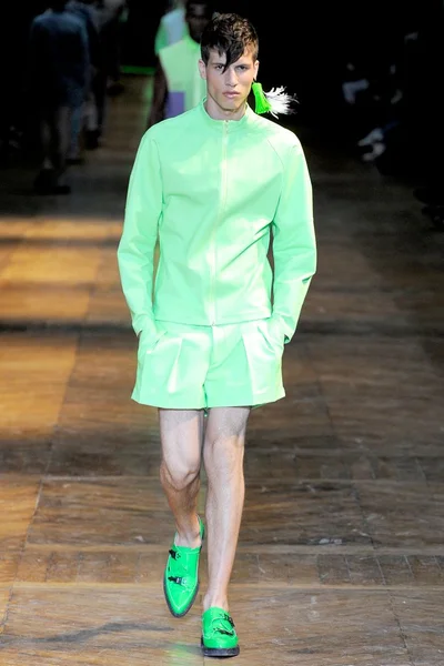 Look 32